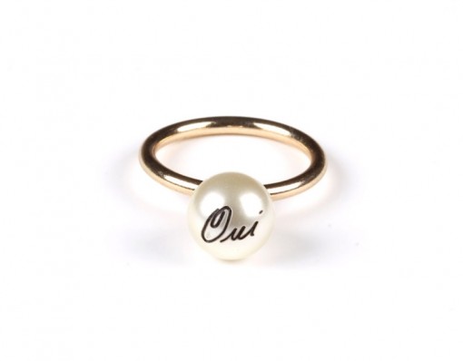 Oui Oui Pearl Ring